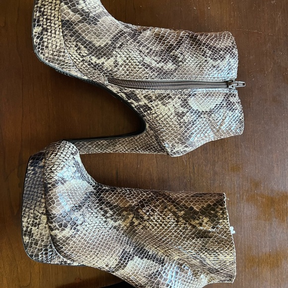 Platform python booties. - Picture 4 of 4